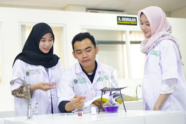 Foto Study Program S1 Pharmacy