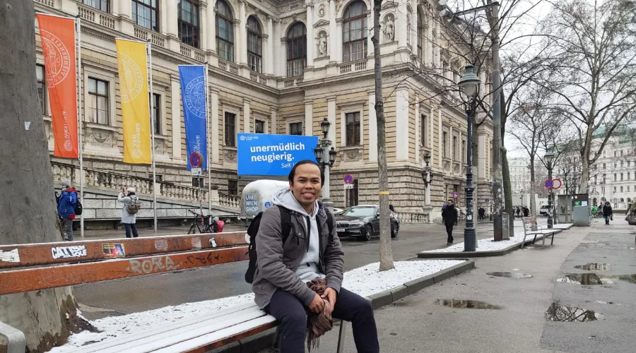 Gambar Berita Failed 14 Times, Here's the Struggle of Achmad Hidayatullah UM Surabaya Lecturer Wins Doctoral Scholarships in Europe