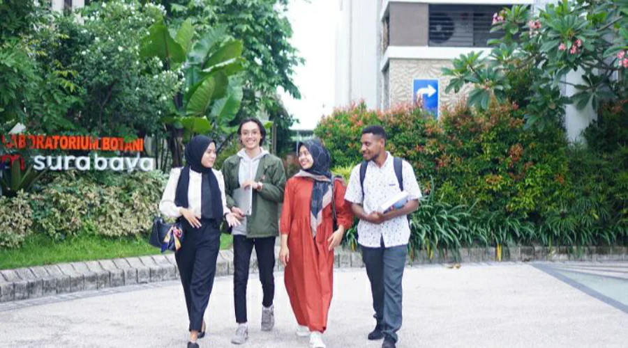Gambar Berita 15 Mahasiswa UM Surabaya Siap Kenalkan Budaya Indonesia di Ajang Internasional Singapore from Your Home 2022