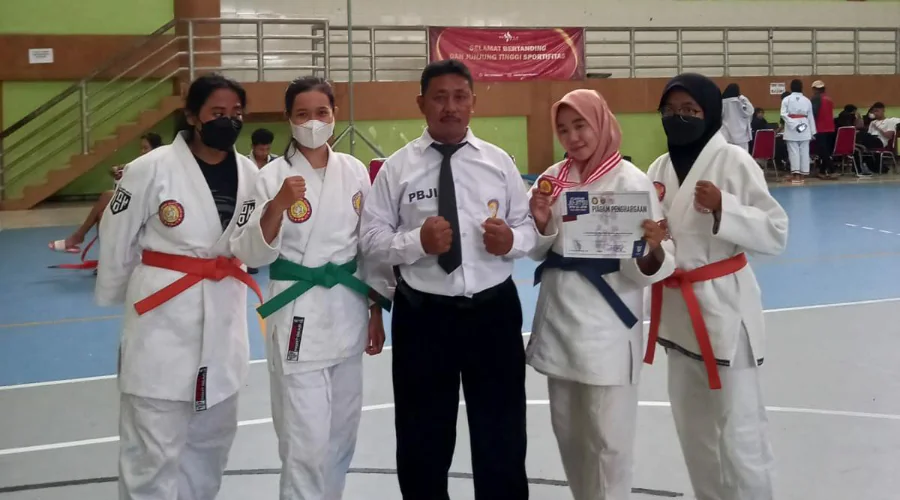 Gambar Berita UM Surabaya Athletes Collect Medals at the National Jujitsu Championship