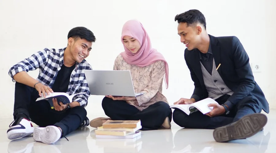 Gambar Artikel UM Surabaya Lecturer Shares Tips on Adaptation in Campus Environment for New Students