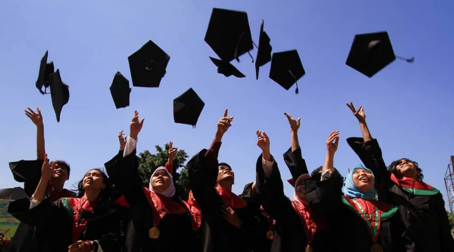 Gambar Artikel UM Surabaya Lecturer Shares Tips on Working on Thesis to Graduate on Time