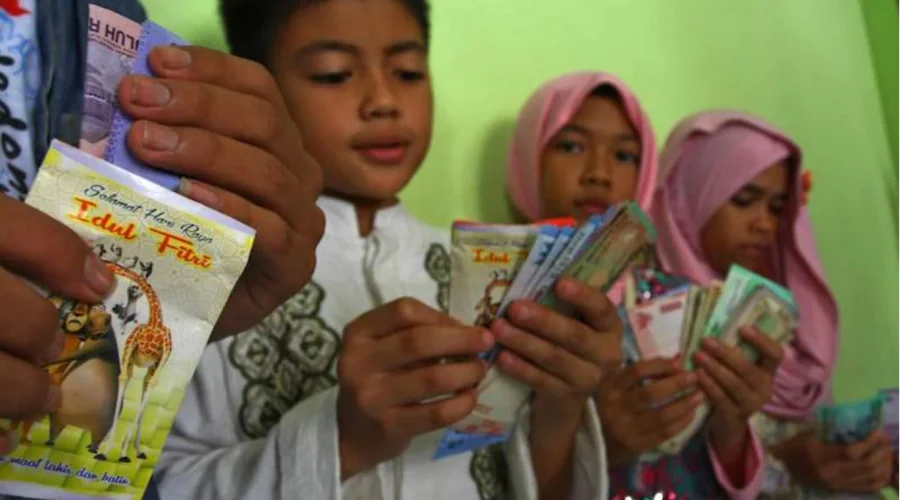 Gambar Artikel UM Surabaya Lecturer: Here's How to Teach Children to Manage Eid Angpau Wisely according to Age