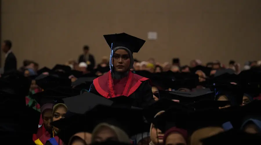 Gambar Berita Kisah Aida, Mahasiswa Beasiswa KIP-K dengan Segudang Prestasi yang Wisuda Tanpa Orang Tua