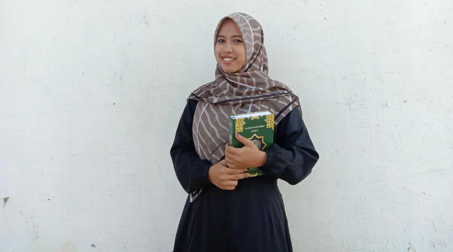 Gambar Berita The story of Bunayya Latifah, the daughter of a vegetable seller who studies for free at UM Surabaya thanks to memorizing the Koran