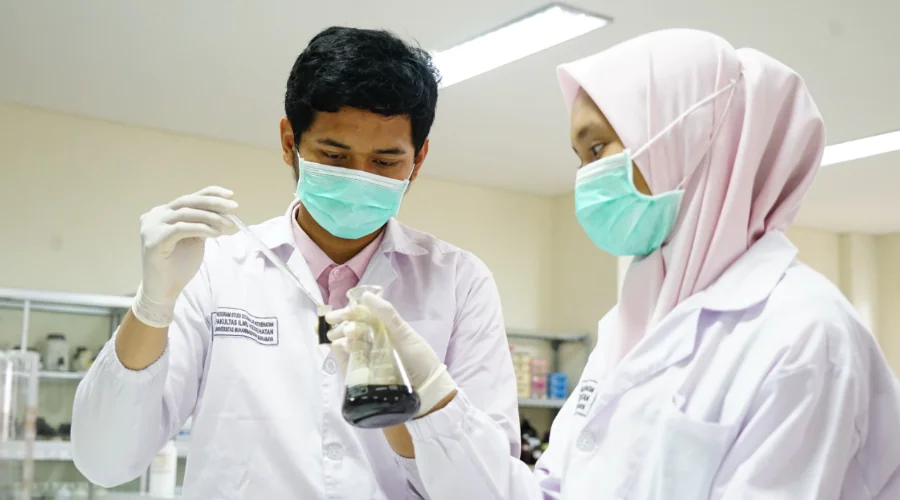 Gambar Artikel What Can a Medical Laboratory Technology Graduate Do? This is the Word of a Lecturer at UM Surabaya