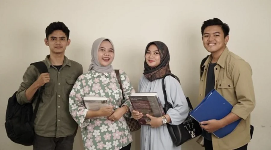 Gambar Berita Entering Batch Three, Following are the Types of Scholarships Still Available at UM Surabaya