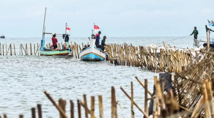 Gambar Artikel Polemik Pagar Laut, Pakar Hukum UM Surabaya: Melanggar Aturan dan Bertentangan dengan Prinsip Berkelanjutan