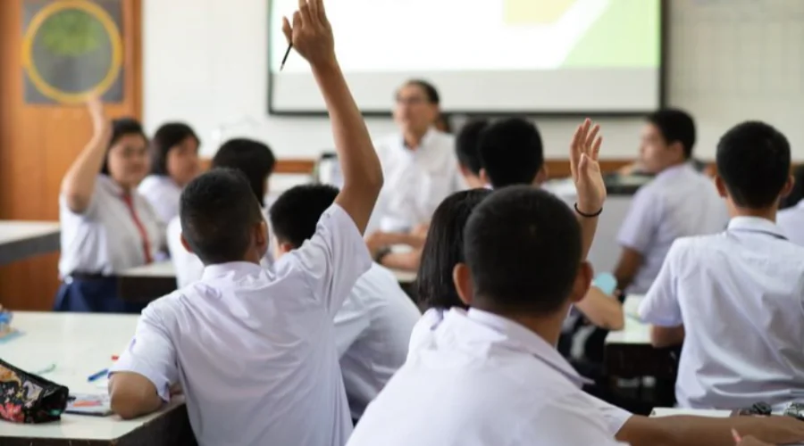 Gambar Artikel Pro Kontra Soal PR Siswa SD dan SMP Dihapus, Dosen UM Surabaya Berikan Tanggapan