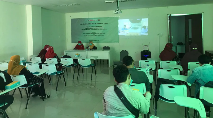 Gambar Berita Prodi Bahasa Inggris UM Surabaya Beri Pelatihan untuk Guru Panti Asuhan
