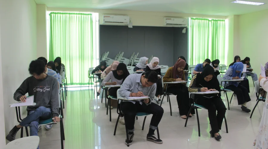 Gambar Berita Pusat Bahasa UM Surabaya Gelar Pelatihan dan Prediction TOEFL & TOEIC Akbar untuk Siswa SMA hingga Mahasiswa 