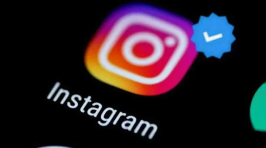 Gambar Artikel Many People Buy Blue Checks on Instagram, UM Surabaya Lecturers Give Responses