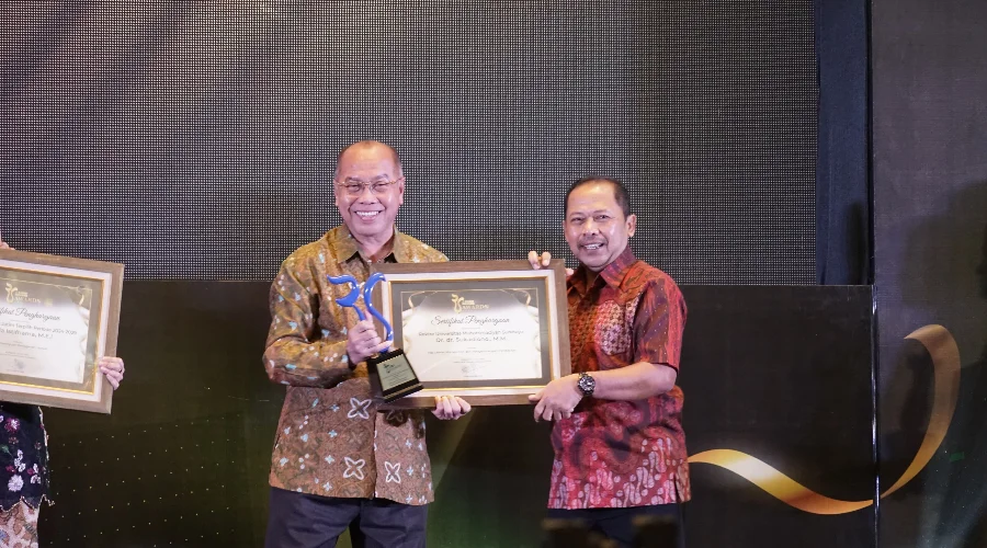 Gambar Berita Rektor UM Surabaya Raih Penghargaan Top Leader Manajemen dan Pengembangan Pendidikan di Radar Surabaya Awards