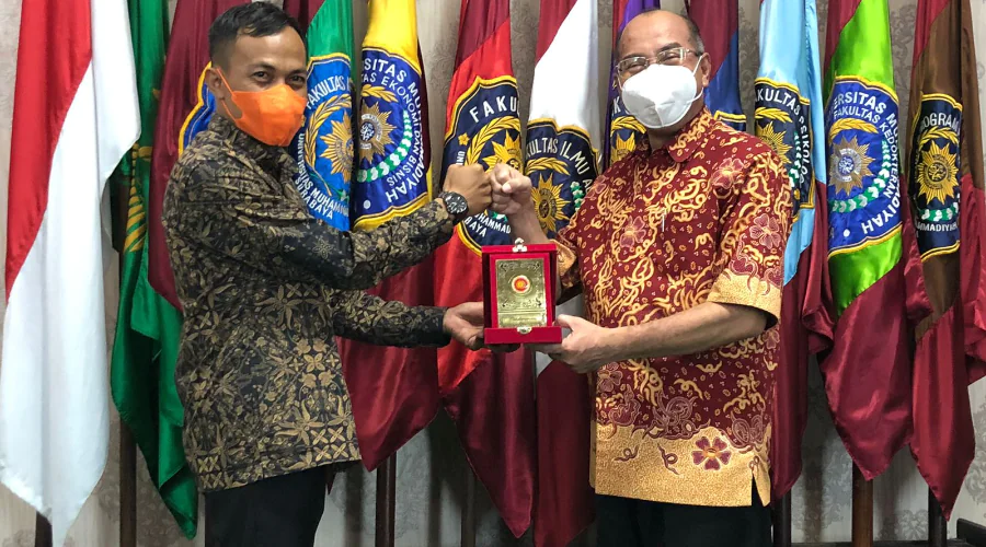 Gambar Berita Response to Achievements of UM Surabaya, UM Cirebon Makes a Visit