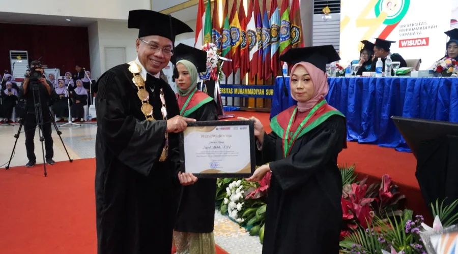 Gambar Berita Not only graduating 3.5 years, Nurul Afifah also achieved a perfect GPA of 4.0