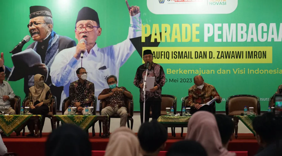 Gambar Berita Taufiq Ismail dan Zawawi Imron Gelorakan Puisi ke Indonesiaan Pada Parade Puisi di UM Surabaya