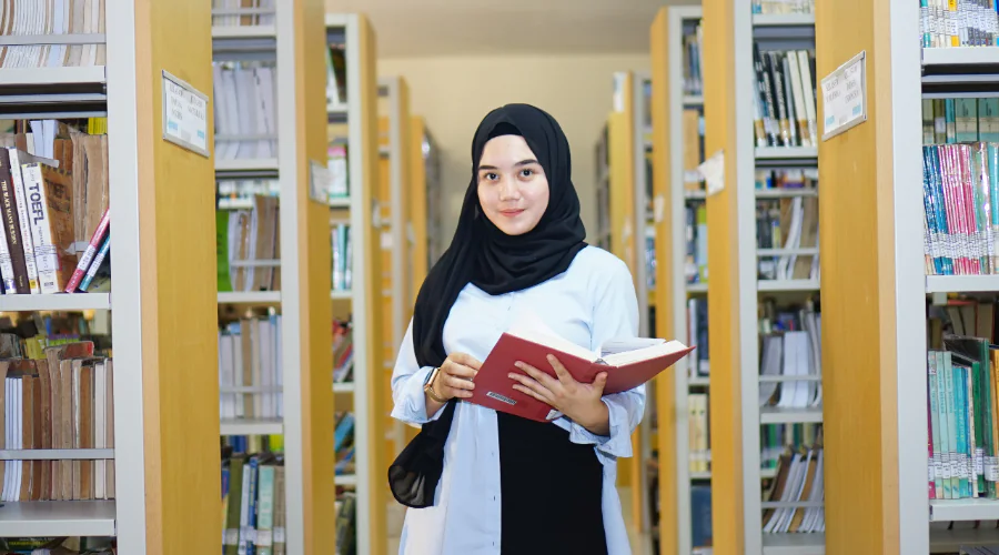 Gambar Berita UM Surabaya Opens Cadre Scholarships, Free Education Funds and Building Fees