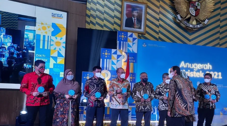 Gambar Berita UM Surabaya The Only PTS in East Java to Win the 2021 Diktiristek Award