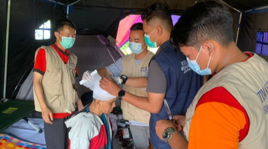 Gambar Berita UM Surabaya Sends Young Doctors to Handle the Health of Cianjur Earthquake Victims